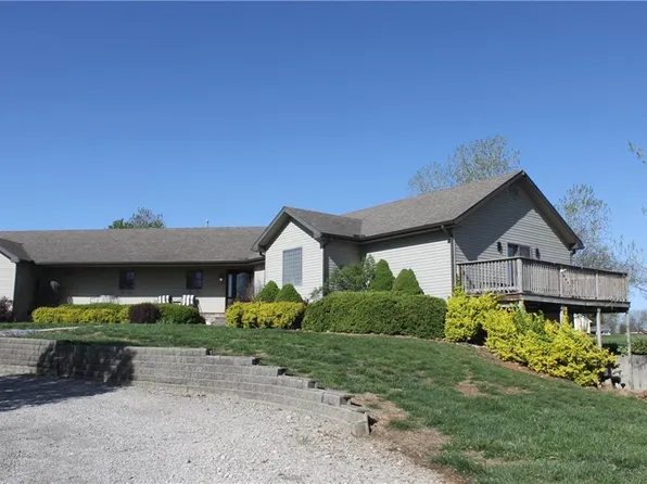 10696 NE 74th Ter, Pittsburg, KS 66762