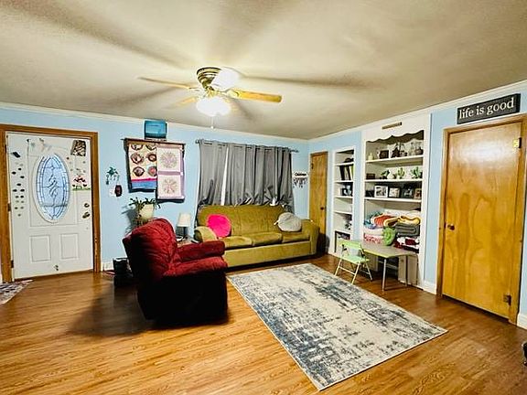2nd image of 108 W Chaplin St