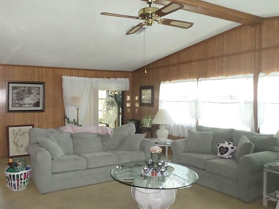 LUXURY MODEL, VAULTED CEILINGS