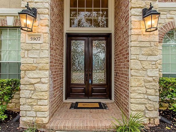2nd image of 5907 Briar Hill Ct