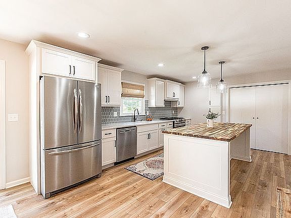 3rd image of 8099 Angel Dr
