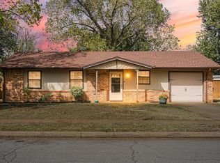 609 Meadowlake Dr, Noble, OK 73068
