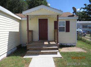 208 Velma Ave, South Roxana, IL 62087