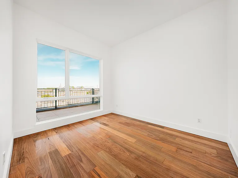 215 Freeman St #Penthouse 2 — Photo 8