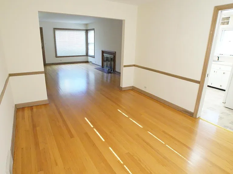 1229 Middlebury Ln — Photo 12