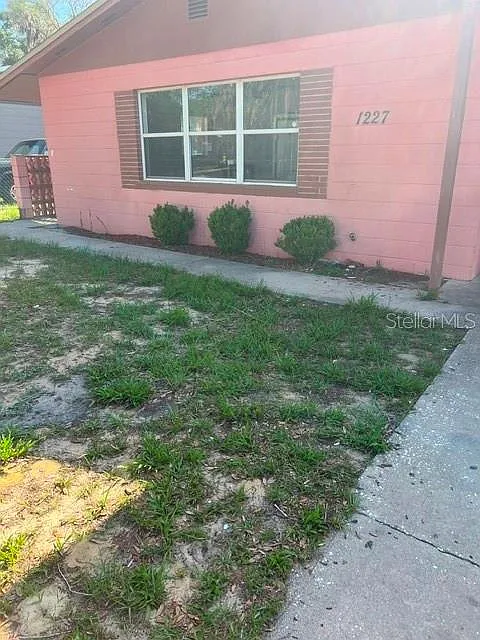 3 bed, 1.0 bath, 960 sqft, $1,600 — Photo 2