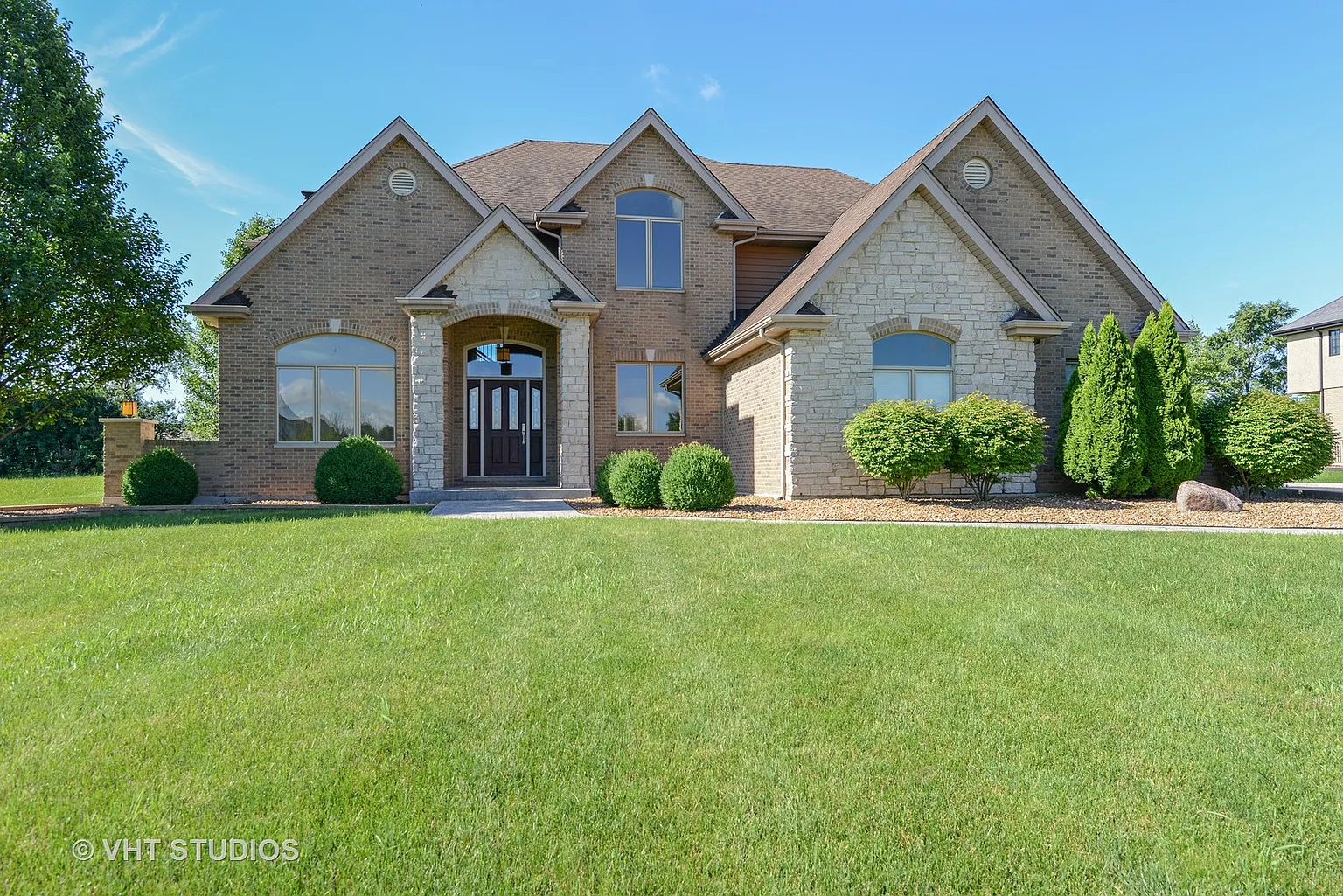 7027 W Gabreski Ln photo 1