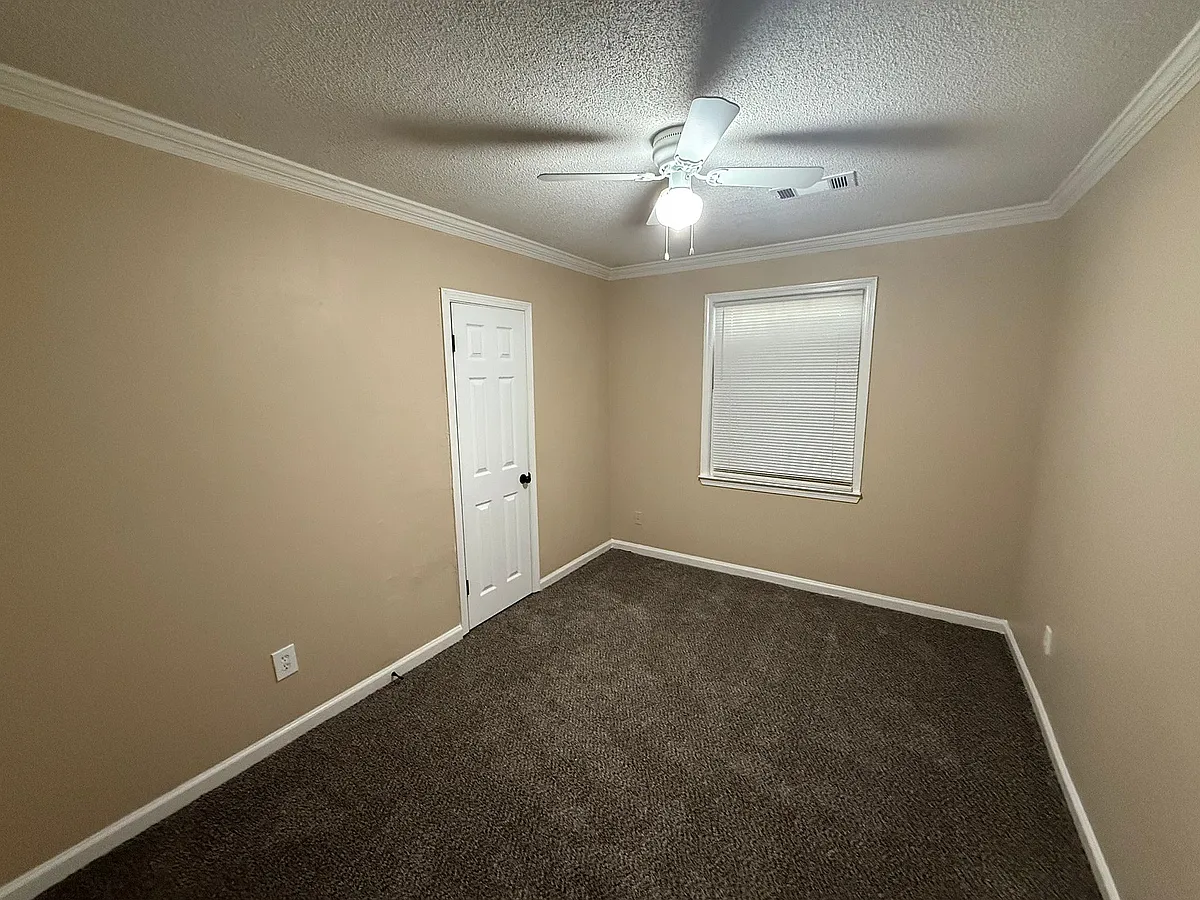 Building Photo - 3326 Dawn Dr