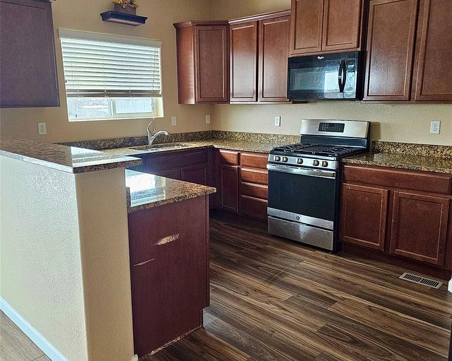 2nd image of 512 Vista Boulevard