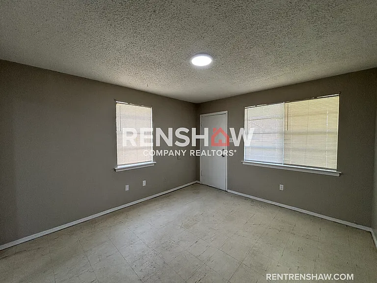 2311 Hubbard Ave — Photo 3