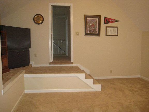 5th image of 368 Woodbridge Dr