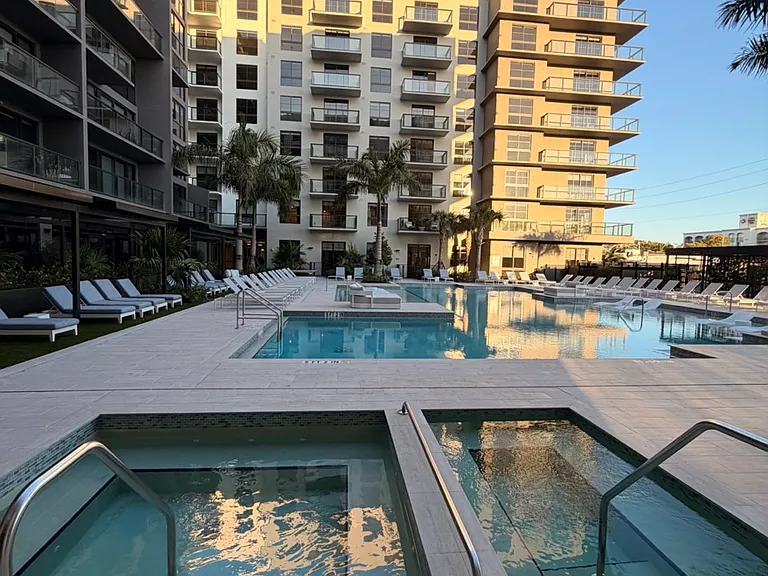 12400 Biscayne Blvd #605 — Photo 31