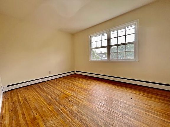 4th image of 24 Longview Ave