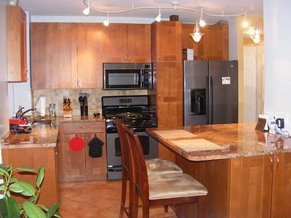 2nd image of 575 Grand St #D1101