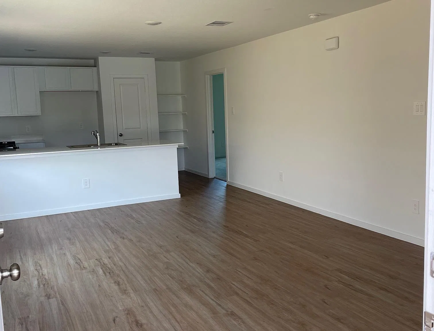 3 bed, 1350 sqft, $1,855 — Photo 3