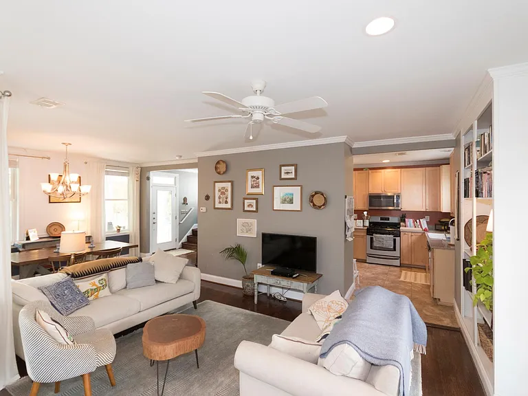 1205 Delafield Pl NW — Photo 7