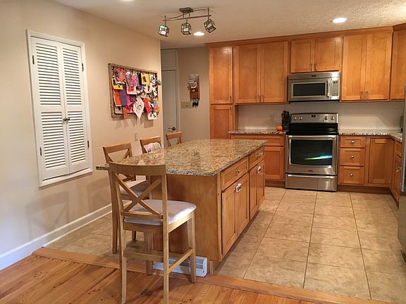 3rd image of 12630 Fairhills Dr