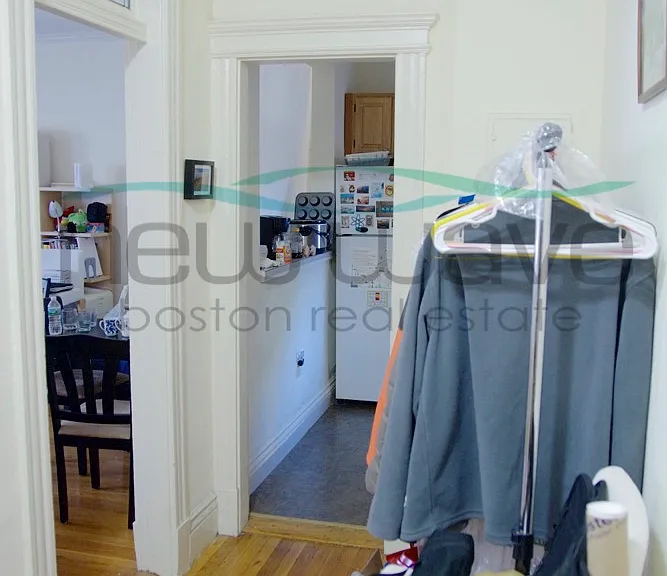 100 Queensberry St #6 — Photo 6