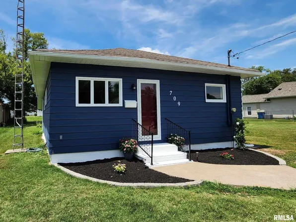 709 S Thomas St, Christopher, IL 62822