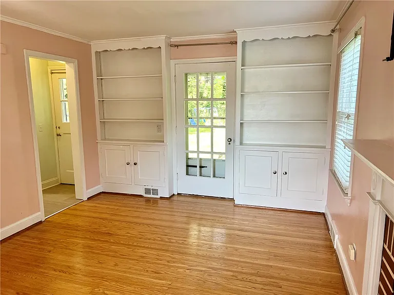 1161 Winton Rd S — Photo 6