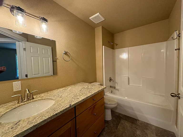 1690 NE Alameda Ave — Photo 7