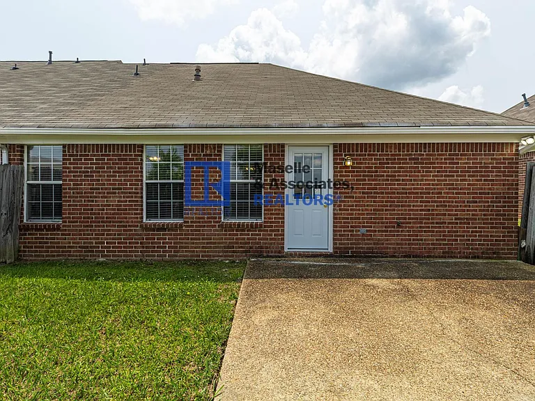 413 Woodlake Ln — Photo 27