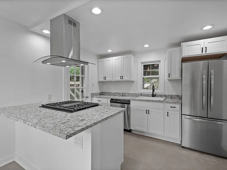1454 Elizabeth Blvd — Photo 1