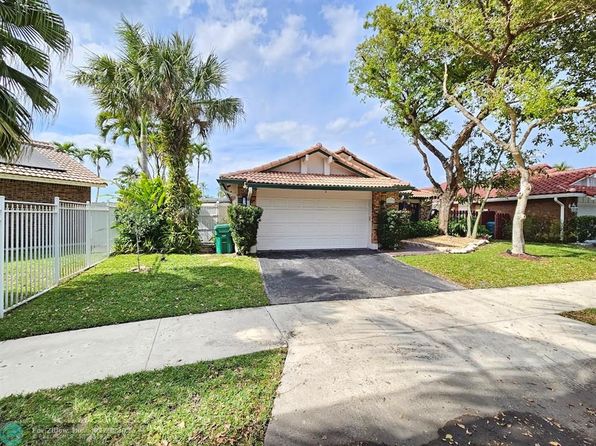 11375 N Point Dr, Cooper City, FL 33026