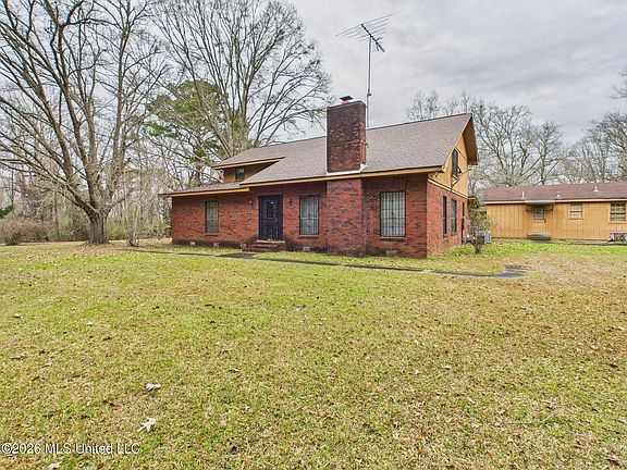 2nd image of 576 Franklin Rd