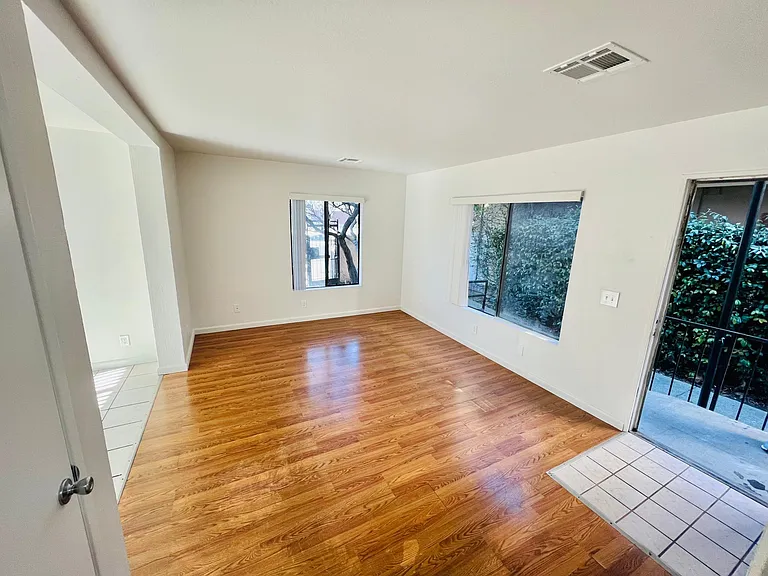 1640 23rd St #9 — Photo 3