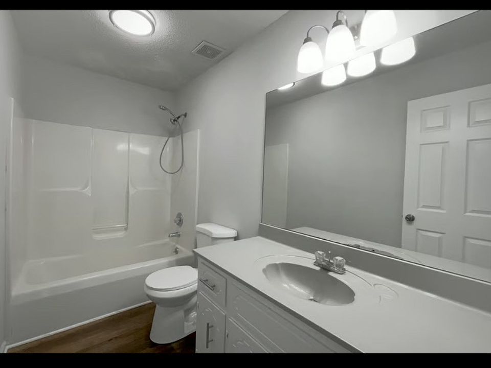 1st image of 15910 Lake Orienta Ct