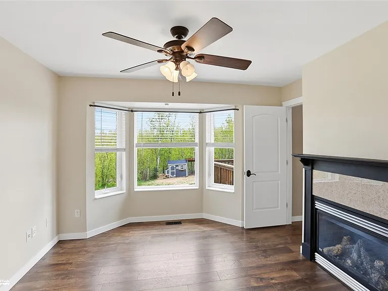 1421 N Landmark Dr — Photo 31