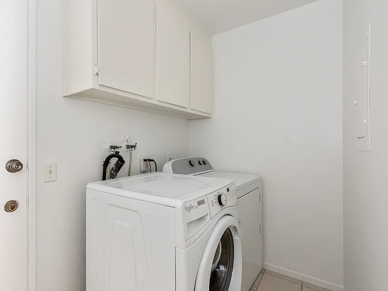 105 Stanford Ct — Photo 15