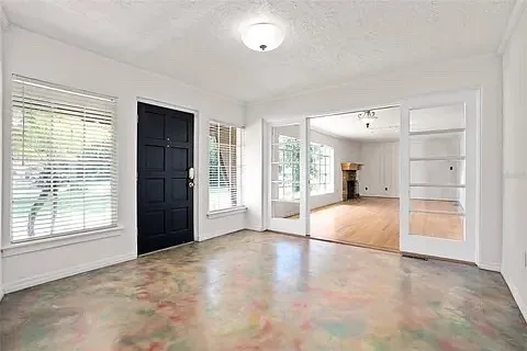 3 bed, 2023 sqft, $3,200 — Photo 3