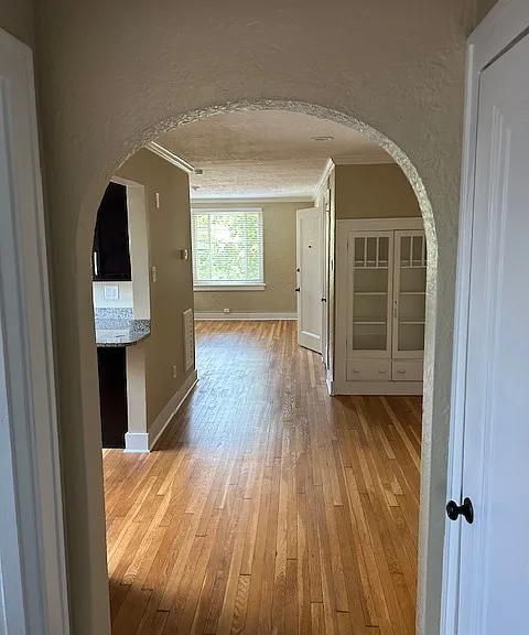 21 N Meadowcroft Ave — Photo 1