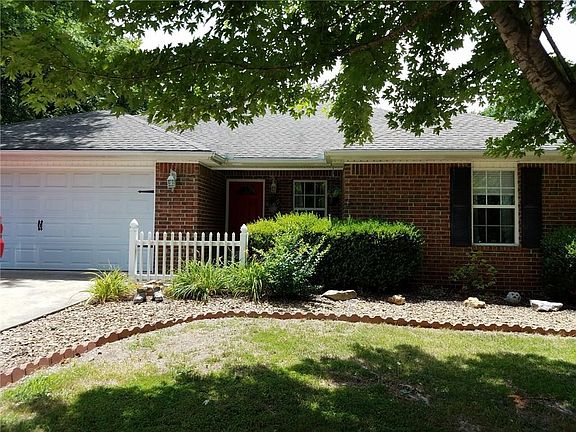 2nd image of 19 Roessler Ln