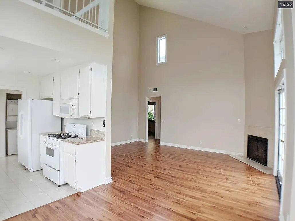 Carmelina Lofts — Photo 4