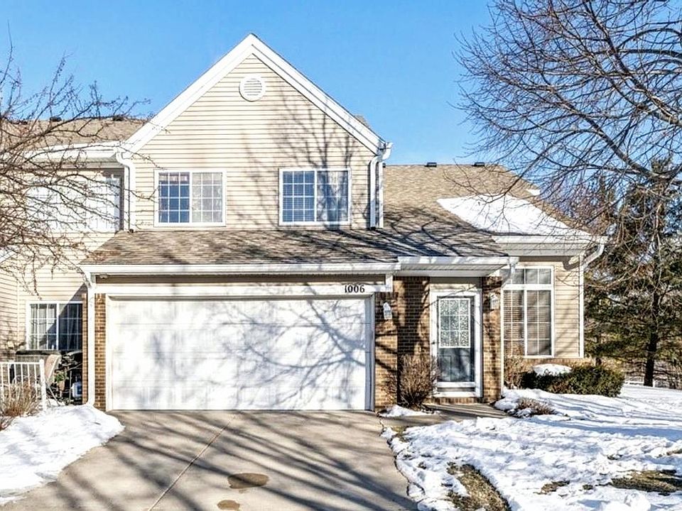 2BR House in a quiet neighborhood - END UNIT! 2 car attached garage. Front View