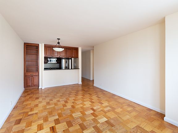 3rd image of 415 E 37th St APT 21K