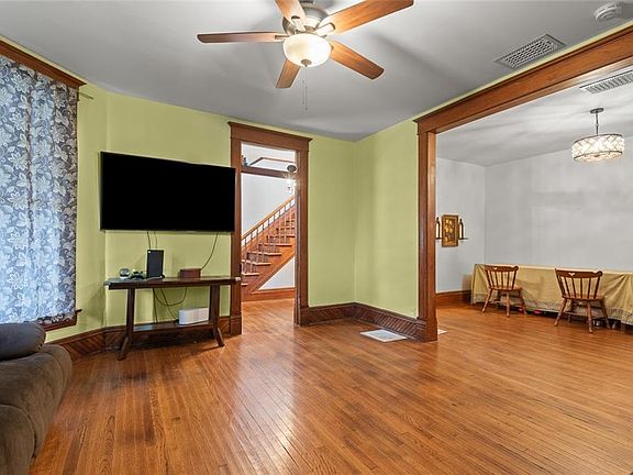 5th image of 406 E 4th St