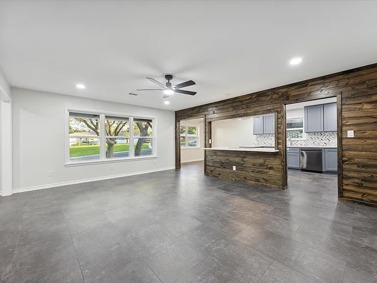 1305 W 1st St — Photo 6