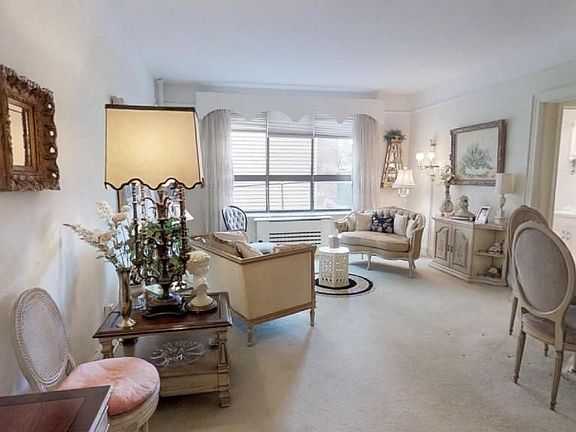 3rd image of 14737 Beech Ave APT 1C