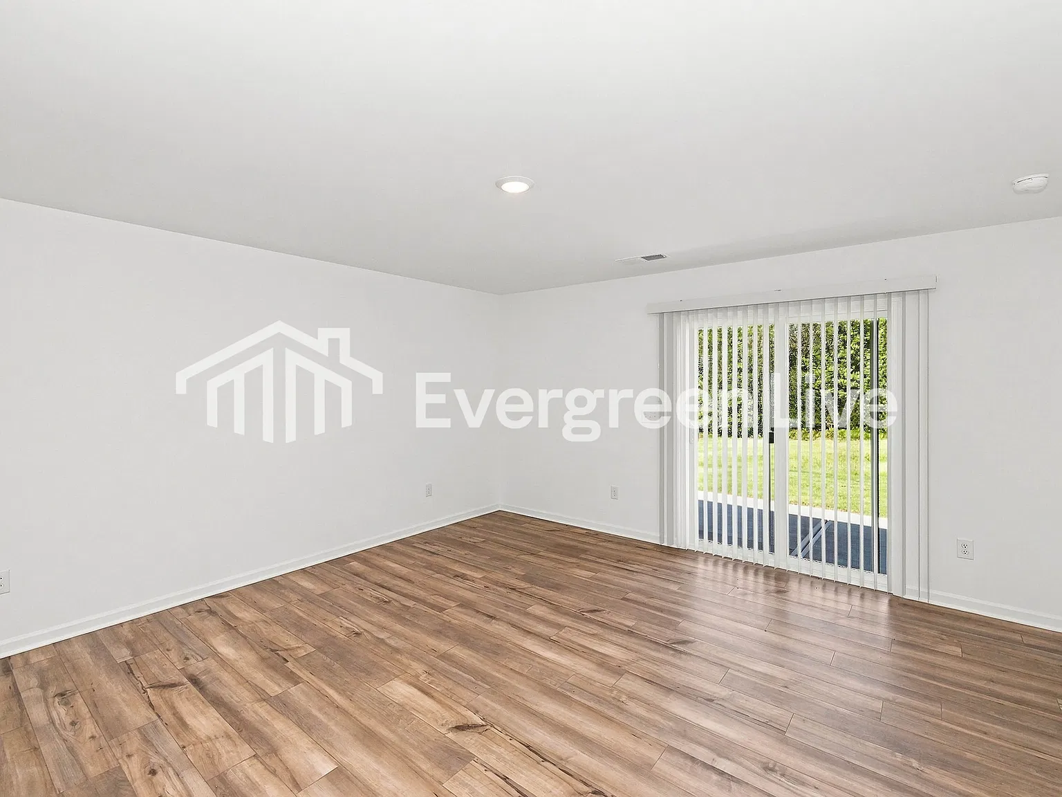 4 bed, 2.5 bath, 2307 sqft, $1,965 — Photo 3