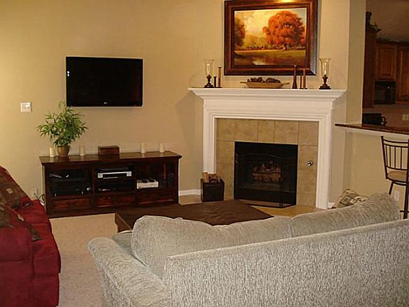 3rd image of 2204 Crestridge Dr