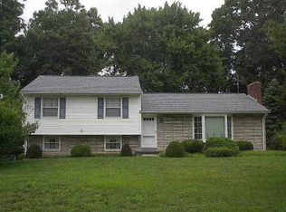 5 Lincoln Dr, Poughkeepsie, NY 12601