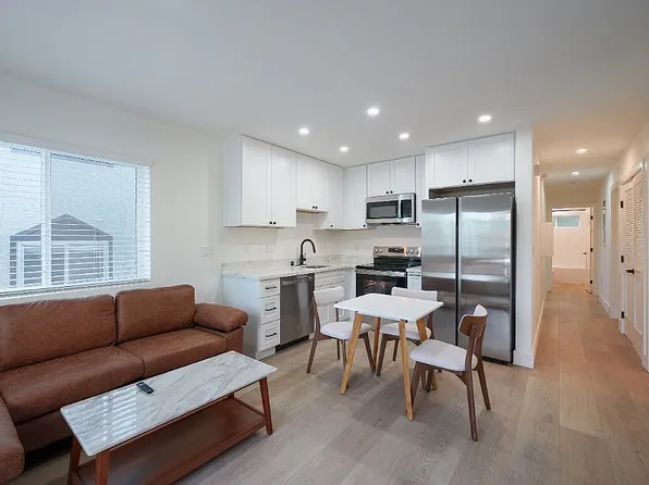2124 Parker