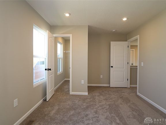 4th image of 412 Snowdrop Dr