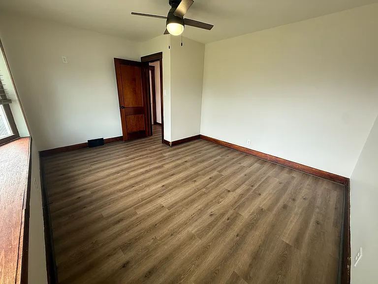 158 Frank St — Photo 8