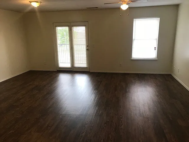 317 Erin Pl — Photo 2