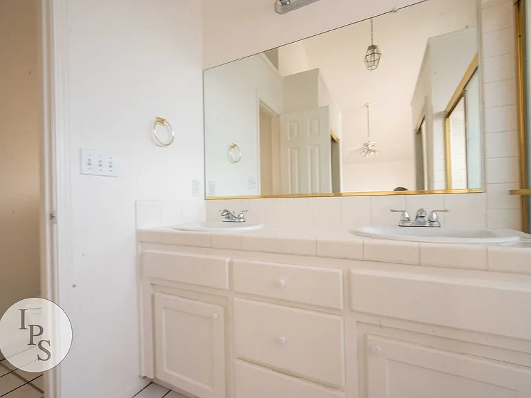 6691 N Constance Ave — Photo 22
